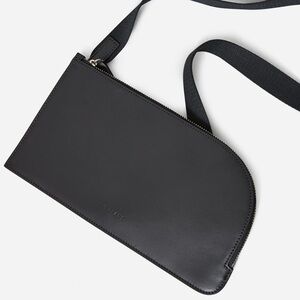 Everlane Sling Bag - Black